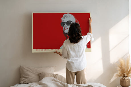 Paul Sinus Wandbild The Legendary Icon stilvolles Retro Porträt einer Frau mit Sonnenbrille und rotem Hintergrund für moderne Räume mit Glamour und Eleganz