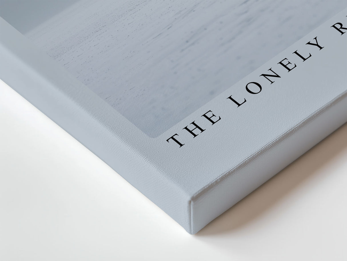 Paul Sinus Wandbild The Lonely Reindeer Journey – Minimalistische Winterlandschaft mit einsamem Rentier auf weiter Schneefläche, Symbol für Stille und Ausdauer