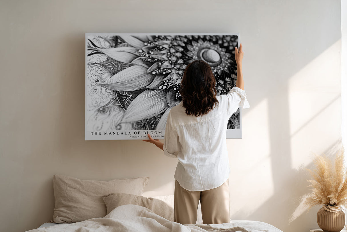 Paul Sinus Wandbild The Mandala of Bloom Detaillierte Schwarz-Weiß-Zeichnung eines floralen Mandalas mit fein ausgearbeiteten Linien und ornamentaler Tiefe.