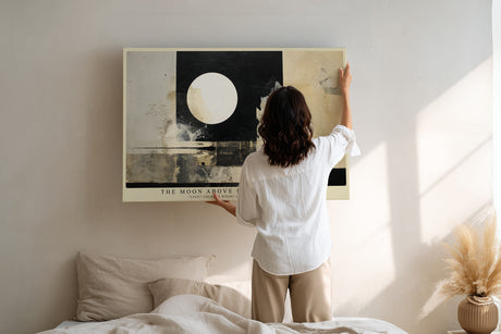 Paul Sinus Wandbild The Moon Above Fractured Walls – Abstraktes Kunstwerk in Schwarz, Weiß und Beige mit geometrischer Mondkomposition