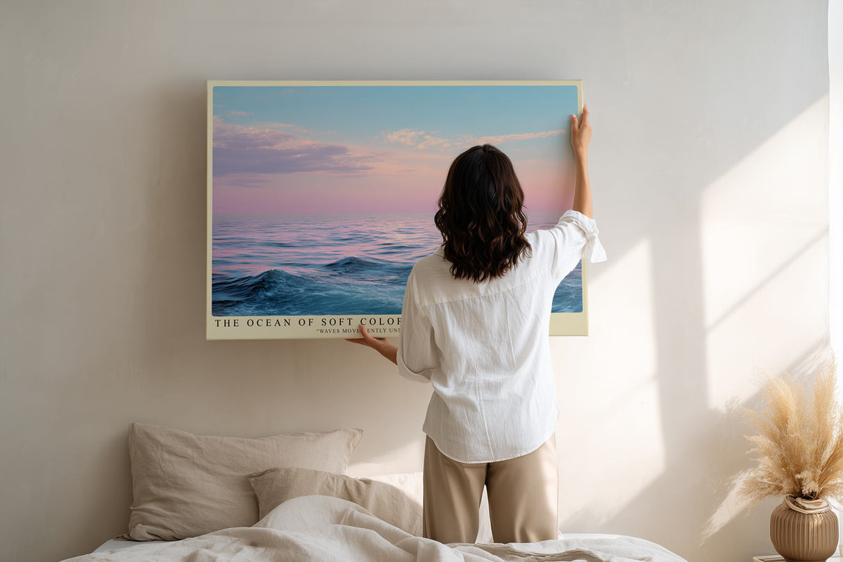 Paul Sinus Wandbild The Ocean of Soft Colors Sanfte Meereslandschaft mit zartem Wellenspiel unter einem rosa-blauen Abendhimmel voller Ruhe und Weite.