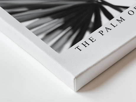 Paul Sinus Wandbild The Palm of Shadows – Geometrische Eleganz tropischer Formen in monochromer Ruhe – Stilvolles Wandbild mit grafischer Palmblattstruktur