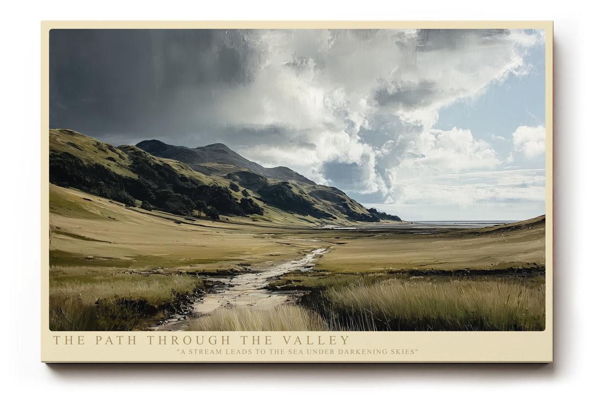 Paul Sinus Wandbild The Path Through the Valley Landschaftliches Meisterwerk mit dramatischem Himmel über einem weiten Tal, durchzogen von einem Bachlauf zum Meer.