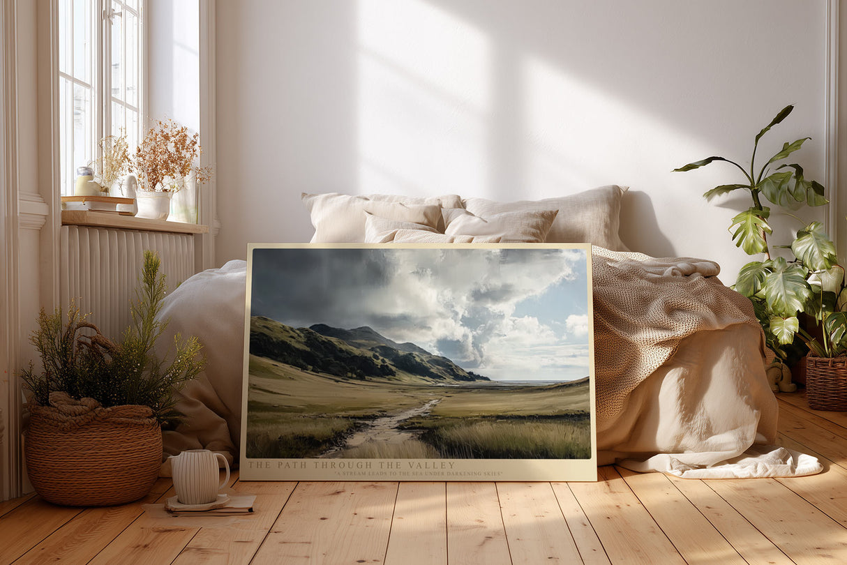 Paul Sinus Wandbild The Path Through the Valley Landschaftliches Meisterwerk mit dramatischem Himmel über einem weiten Tal, durchzogen von einem Bachlauf zum Meer.