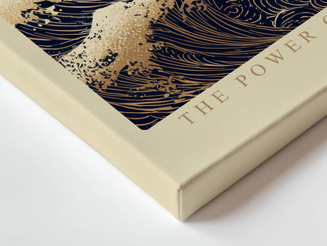 Paul Sinus Wandbild The Power of the Sea – dynamische Wellen in Blau und Gold symbolisieren die unbändige Kraft und Schönheit des Ozeans