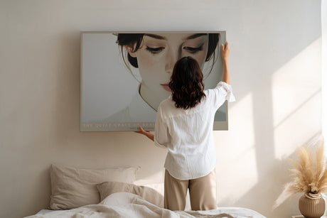Paul Sinus Wandbild The Quiet Grace of Beauty – Feinsinniges Porträt einer jungen Frau in sanftem Licht – Ausdrucksstarkes Wandbild voller Ruhe und Sensibilität.