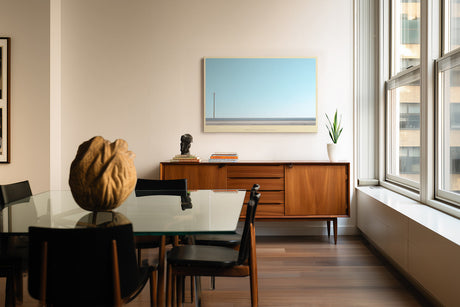 Paul Sinus Wandbild The Quiet Line minimalistisches Landschaftsmotiv mit Strommast und klarer Horizontlinie für moderne Interieurs mit architektonischer Klarheit