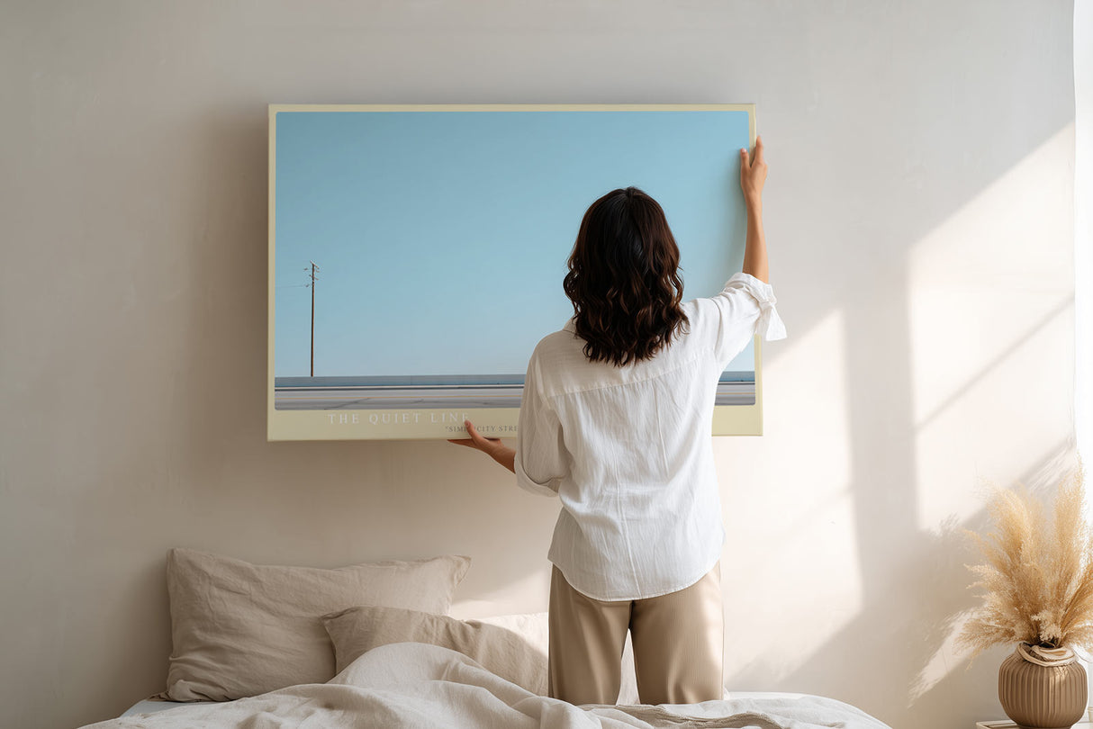 Paul Sinus Wandbild The Quiet Line minimalistisches Landschaftsmotiv mit Strommast und klarer Horizontlinie für moderne Interieurs mit architektonischer Klarheit