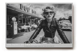Paul Sinus Wandbild The Rebel on Two Wheels stilvolles Retro-Motorradmotiv mit ikonischer Frau im Lederlook für Liebhaber klassischer Eleganz und Freiheit