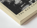 Paul Sinus Wandbild The Red Coat in London Stilvolles Schwarz-Weiß-Motiv mit einer Frau im roten Mantel vor der Kulisse Londons – ein Hauch von Retro-Eleganz.