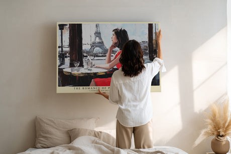 Paul Sinus Wandbild The Romance of Parisian Moments – Impressionistische Szene einer Frau im roten Kleid mit Blick auf den Eiffelturm, romantische Stadtkunst