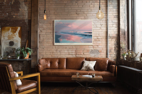Paul Sinus Wandbild The Shore of Pink Sunset – Zarter Sonnenuntergang am Meer in sanften Rosatönen – Stimmungsvolles Wandbild mit romantischer Ruhe.