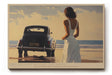 Paul Sinus Wandbild The Silence Before the Road – Romantische Szene am Strand mit Frau in weißem Kleid und Oldtimer, Symbol für Aufbruch, Erinnerung und Sehnsucht
