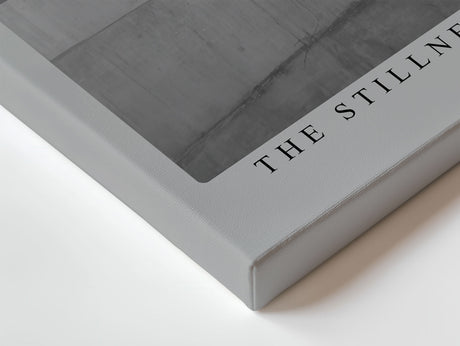 Paul Sinus Wandbild The Stillness Within – Minimalistische Schwarz-Weiß-Komposition mit Mensch und Baum