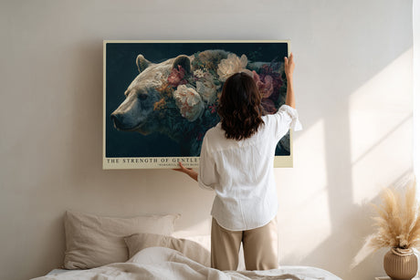 Paul Sinus Wandbild The Strength of Gentleness – majestätischer Bär mit floralen Elementen symbolisiert Harmonie zwischen Stärke und Sanftmut