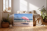 Paul Sinus Wandbild The Sunny Beach Day Impressionistisches Strandmotiv mit rosa Sonnenschirm, blauen Wellen und entspannter Urlaubsstimmung.