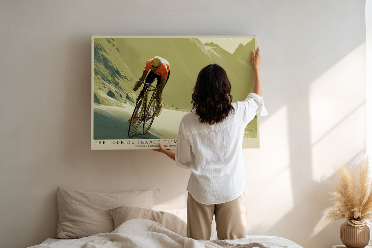 Paul Sinus Wandbild The Tour de France Climb Dramatisches Radsportmotiv mit Fahrern im steilen Gebirge – Sinnbild für Mut, Ausdauer und Stärke.