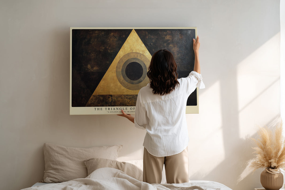 Paul Sinus Wandbild The Triangle of Hidden Worlds geometrisches Kunstmotiv mit goldenem Dreieck und Kreissymbol