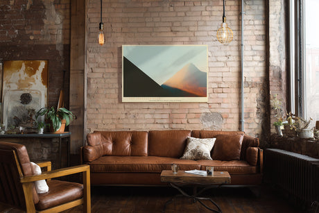 Paul Sinus Wandbild The Triangle Peak minimalistisches Landschaftsmotiv mit geometrischem Berg und warmem Lichtspiel für moderne Räume voller Klarheit und Energie