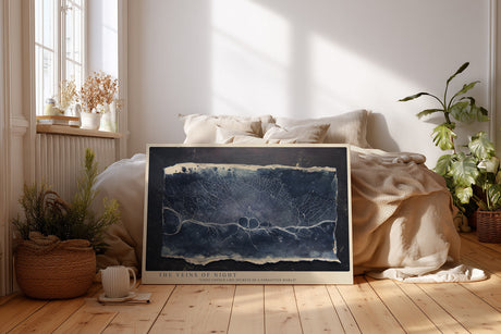Paul Sinus Wandbild The Veins of Night – Abstrakte Textur in Dunkelblau, inspiriert von organischen Linien und verborgenen Strukturen