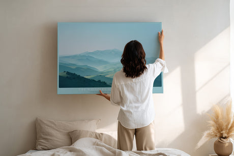 Paul Sinus Wandbild The Whispers of Distant Hills – Sanfte Hügel in Blau- und Grüntönen in endloser Weite