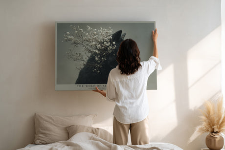 Paul Sinus Wandbild The Wolf of Silent Blossoms – Stärke und Sanftheit in perfekter Harmonie
