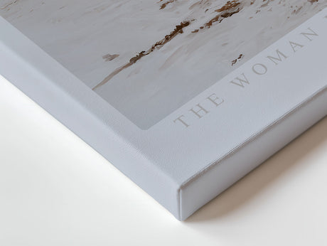 Paul Sinus Wandbild The Woman by the Sea – Stille Begegnung von Wind, Wellen und Freiheit