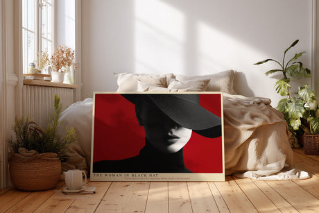 Paul Sinus Wandbild The Woman in Black Hat – Stilvolles Porträt einer Frau im schwarzen Hut vor rotem Hintergrund, Symbol für Eleganz, Stärke und Geheimnis
