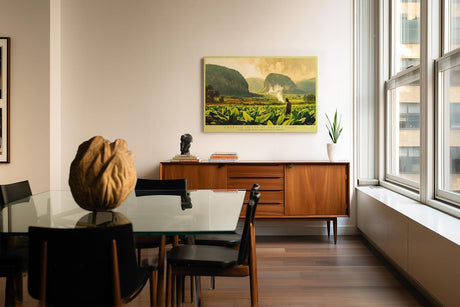 Paul Sinus Wandbild 120x80cm Tropische Landschaft mit Tabakfeld und Bergen Atmosphaerische Naturkunst in Gruen und Goldtoenen