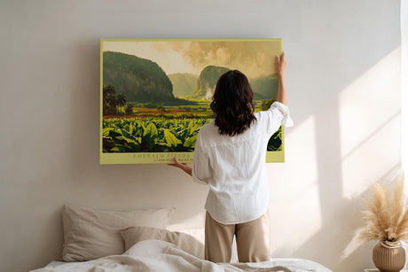 Paul Sinus Wandbild 120x80cm Tropische Landschaft mit Tabakfeld und Bergen Atmosphaerische Naturkunst in Gruen und Goldtoenen