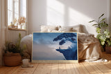 Paul Sinus Wandbild Under the Tree of Silence poetisches Naturmotiv mit einsamer Figur unter einem alten Baum im Schnee