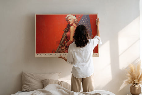 Paul Sinus Wandbild United States of America – provokantes Popart-Motiv mit Frau, Gewehr und Flagge als Symbol für Stärke und Ambivalenz
