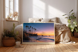 Paul Sinus Wandbild Visit California Coast Traumhafte Küstenlandschaft Kaliforniens mit Palmen, Felsen und farbenprächtigem Sonnenuntergang über dem Pazifik.