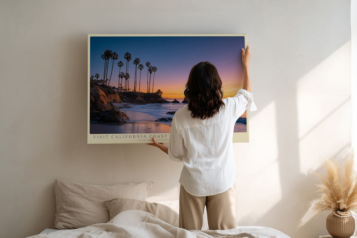 Paul Sinus Wandbild Visit California Coast Traumhafte Küstenlandschaft Kaliforniens mit Palmen, Felsen und farbenprächtigem Sonnenuntergang über dem Pazifik.
