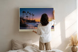 Paul Sinus Wandbild Visit California Coast Traumhafte Küstenlandschaft Kaliforniens mit Palmen, Felsen und farbenprächtigem Sonnenuntergang über dem Pazifik.