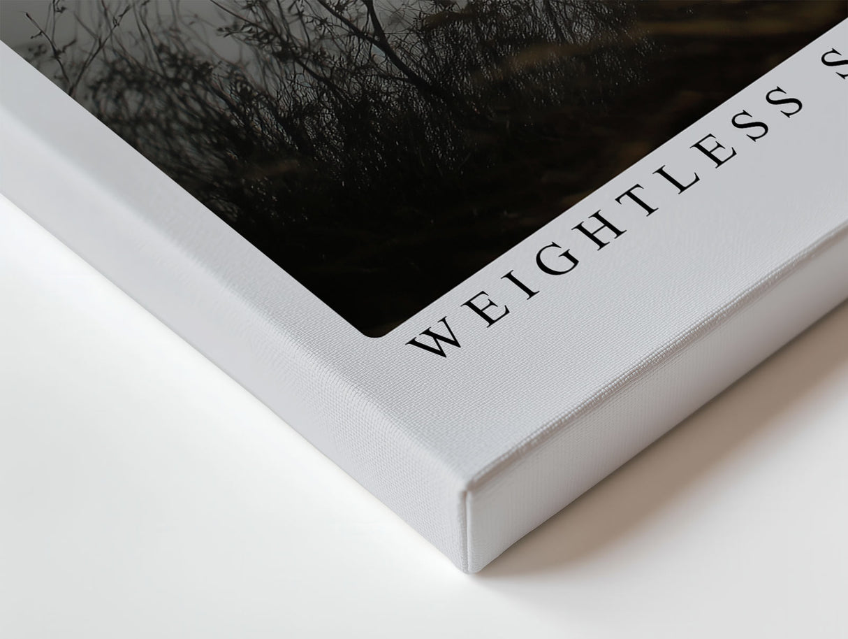Paul Sinus Wandbild Weightless Spirit in Flight – Schwebende Figur im Gegenlicht – Poetisches Wandbild mit spiritueller Tiefe und minimalistischer Kraft.