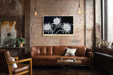 Paul Sinus Wandbild 120x80cm weisse Blumen auf dunklem Hintergrund elegante botanische Kunst moderne Naturfotografie Kunstdruck stilvolle Wanddekoration fuer Wohnzimmer Schlafzimmer Flur