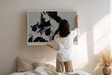 Paul Sinus Wandbild 120x80cm Woman with Three Cats schwarz weiß Illustration Frau mit Katzen Kunst Poster für Wohnzimmer Schlafzimmer
