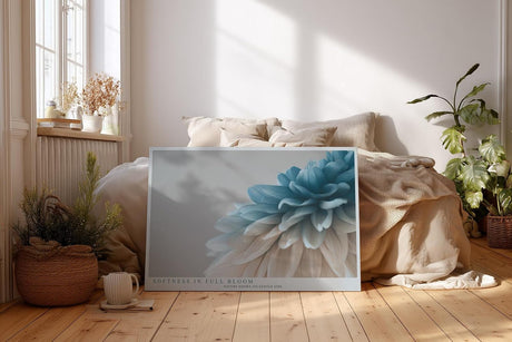 Paul Sinus Wandbild 120x80cm zarte Bluete Makroaufnahme in Blau und Creme moderne florale Kunst stilvolle Wanddekoration fuer Wohnzimmer Büro