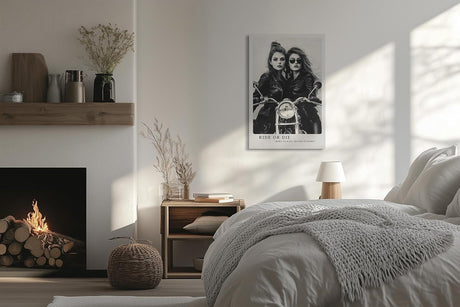 Paul Sinus Leinwandbild 80x120cm rebellische Bikerinnen in stilvoller Schwarz-Weiß-Ästhetik mit kraftvoller Dynamik – ikonisches Leinwandbild