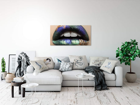 shutterstock_1020083356g0n8V17OHh9zs_1280x1280.jpg