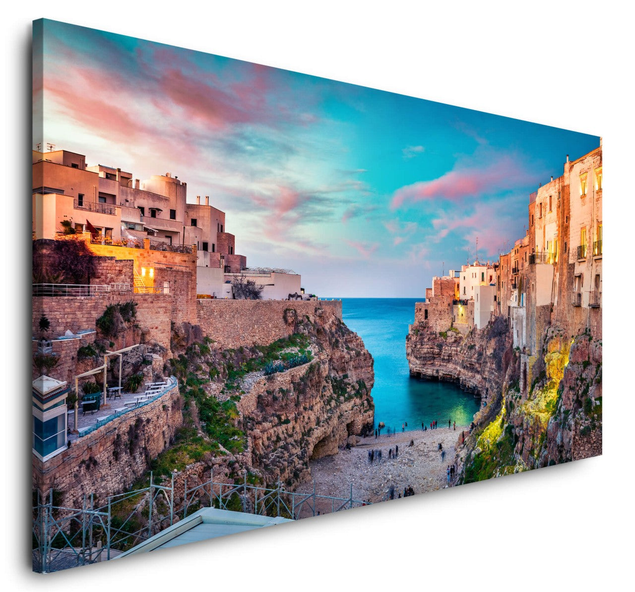 shutterstock_13562339815HZ6IM0kcvb0m_1280x1280.jpg