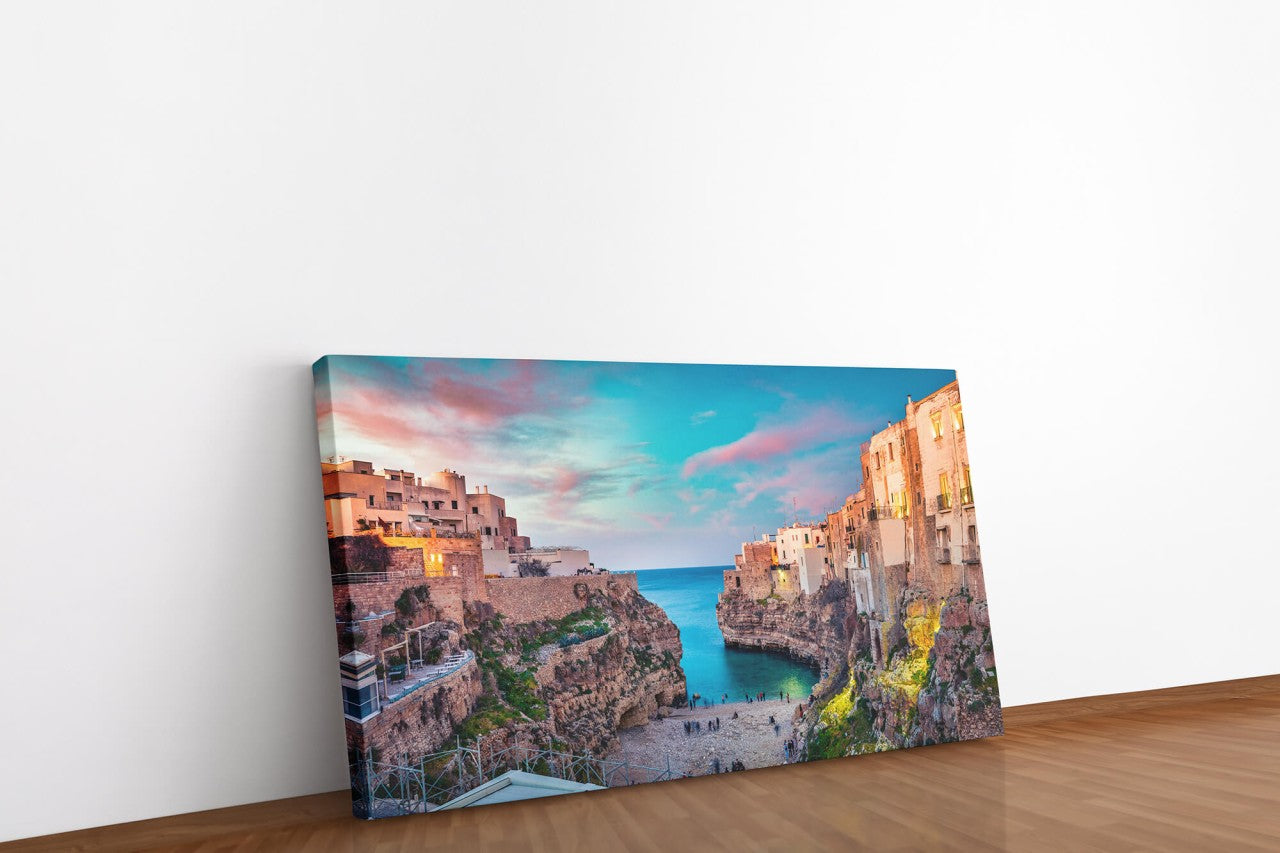 shutterstock_1356233981kzHCF9PzrKOLS_1280x1280.jpg