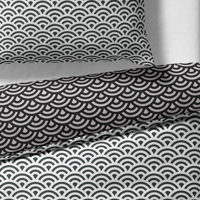 Sinus Art Bettwäsche 135x200 cm + 80x80 cm – Mikrofaser-Wendebettwäsche mit stilisiertem Wellenmuster in Schwarz & Hellgrün – pflegeleicht & atmungsaktiv