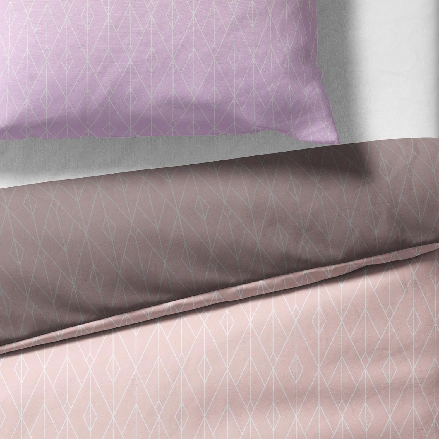 Sinus Art Bettwäsche 135x200 cm + 80x80 cm – Moderne Wendebettwäsche in Rosé und Flieder mit feinem Linienmuster – pflegeleicht und mit Reißverschluss