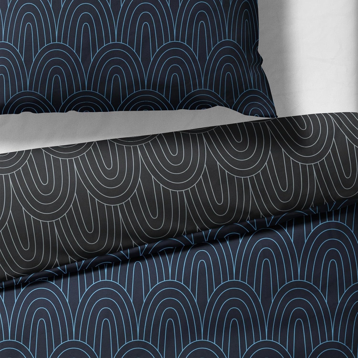 Sinus Art Bettwäsche 135x200 cm + 80x80 cm – Schwarz mit Art-Déco-Bogenmuster – Wendeoptik mit dunkelblauer Rückseite – Mikrofaser mit Reißverschluss