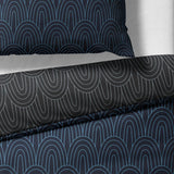 Sinus Art Bettwäsche 135x200 cm + 80x80 cm – Schwarz mit Art-Déco-Bogenmuster – Wendeoptik mit dunkelblauer Rückseite – Mikrofaser mit Reißverschluss