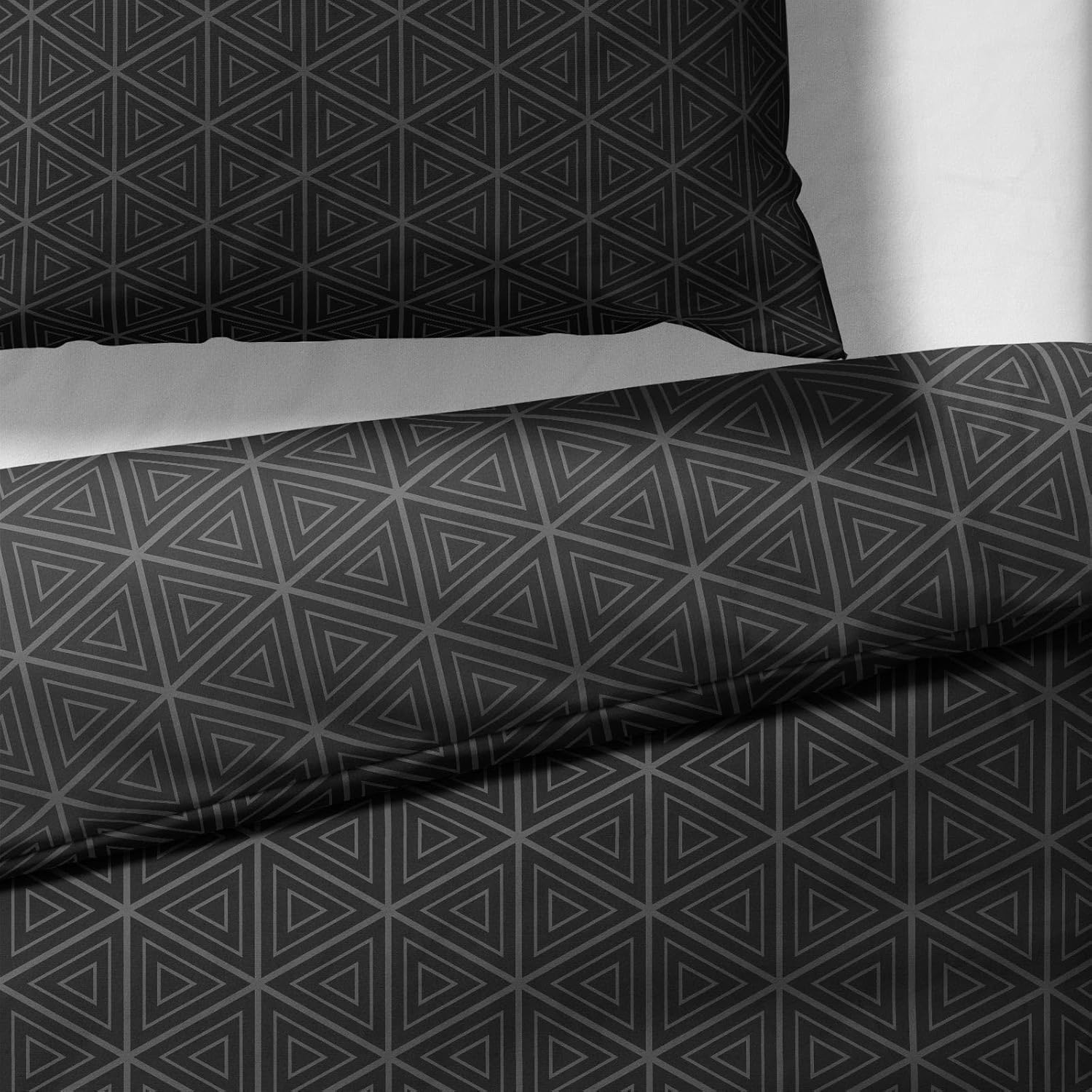 Sinus Art Bettwäsche 135x200 cm + 80x80 cm – Schwarz mit grafischem Dreiecks-Muster – Wendeoptik – Mikrofaser mit Reißverschluss