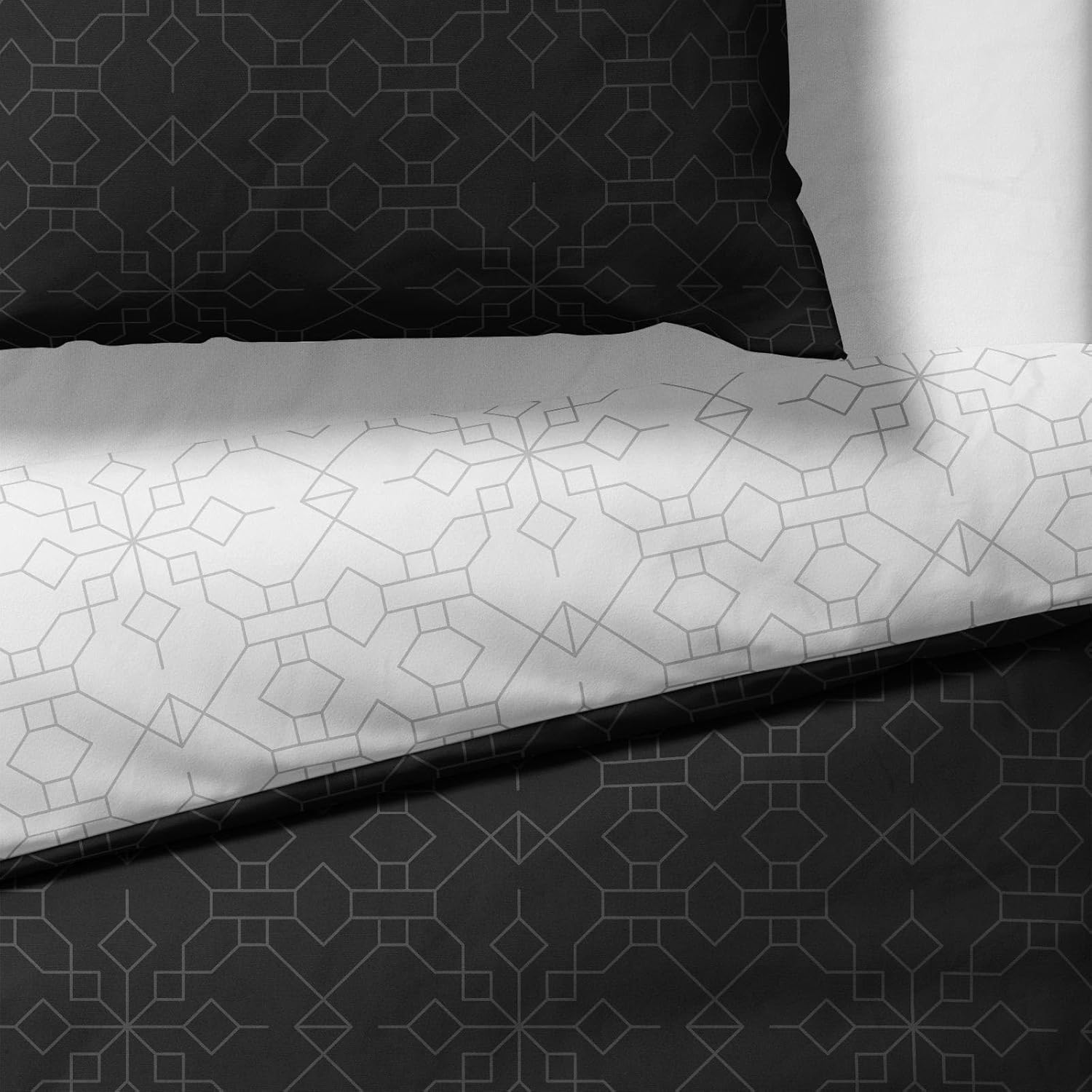 Sinus Art Bettwäsche 135x200 cm + 80x80 cm – Weiß mit geometrischem Muster – Wendeoptik – Mikrofaser – Reißverschluss – stilvoll & pflegeleicht