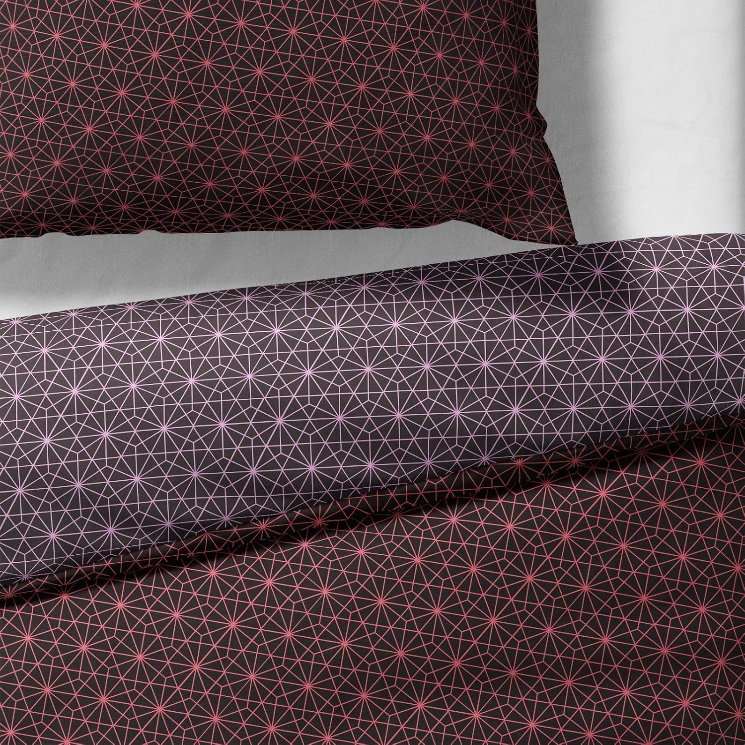 Sinus Art Bettwäsche 135x200 cm + 80x80 cm – Wende-Bettwäsche in Dunkelviolett und Bordeaux mit feinem Sternmuster – pflegeleicht, weich und stilvoll